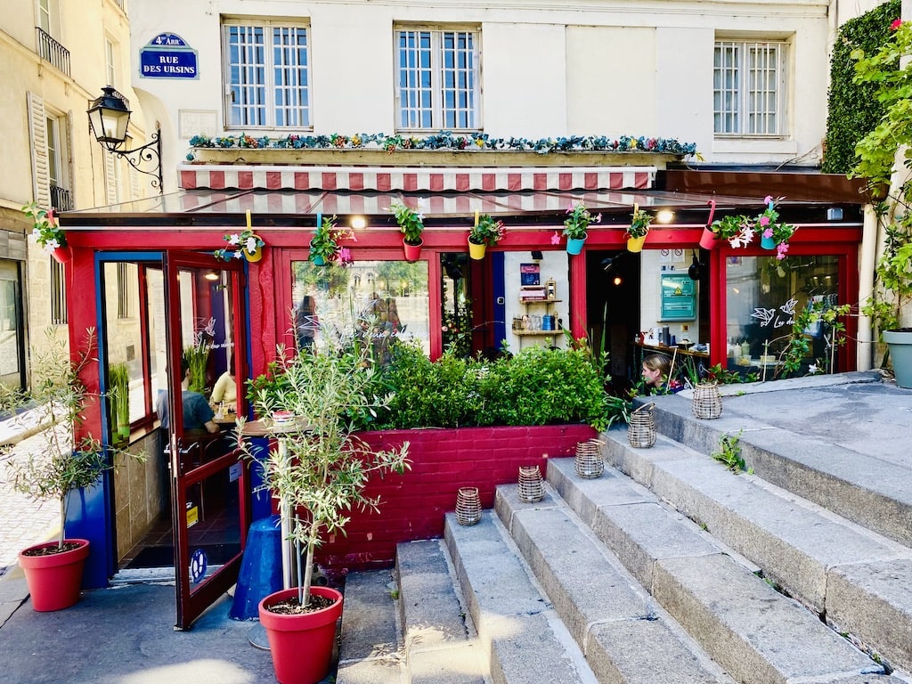 The outside of Les Deux Colombes restaurant in Le Marais