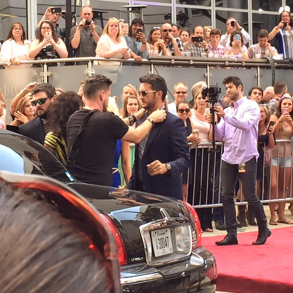 Luke Bryan walking the red carpet at the 2015 CMT Awards