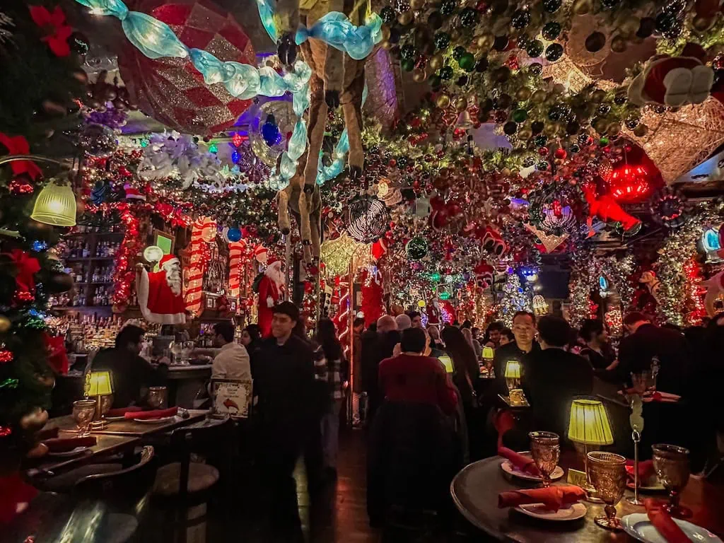 Oscar Wilde at Christmastime; NYC