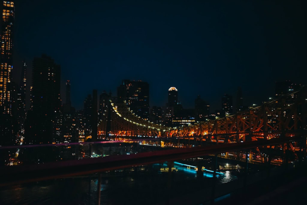 View of Manhattan and the Brooklyn Bridge from The Panorama Room