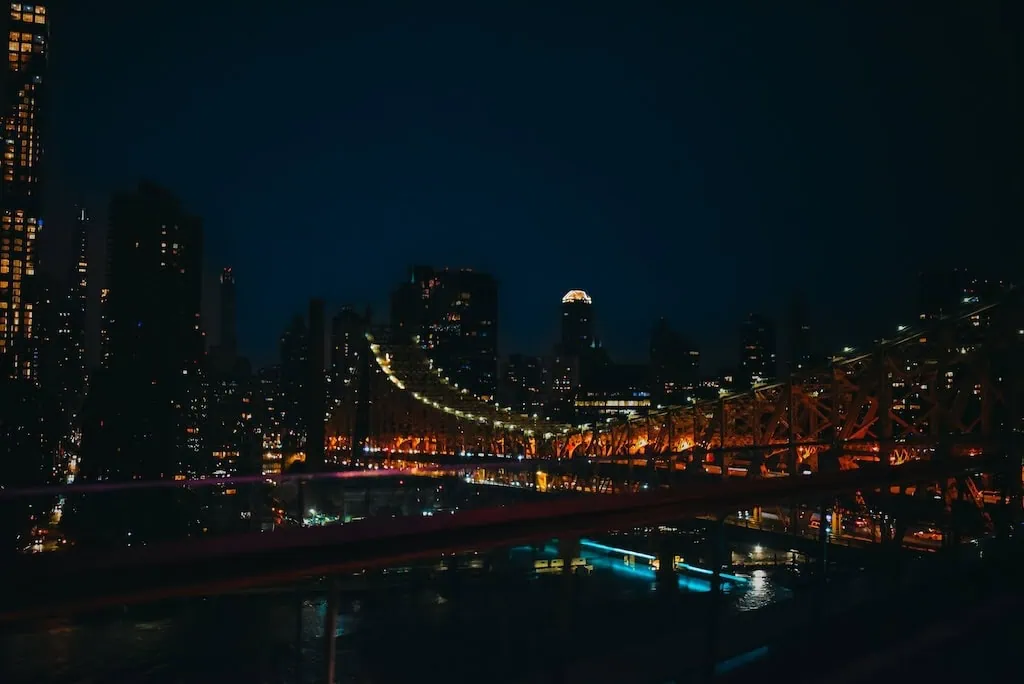 View of Manhattan and the Brooklyn Bridge from The Panorama Room