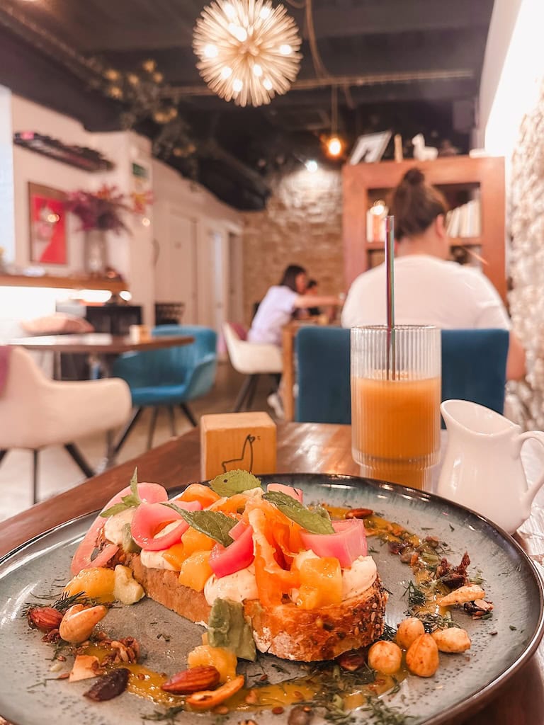 Hummingbird Toast - Lato; Barcelona, Spain