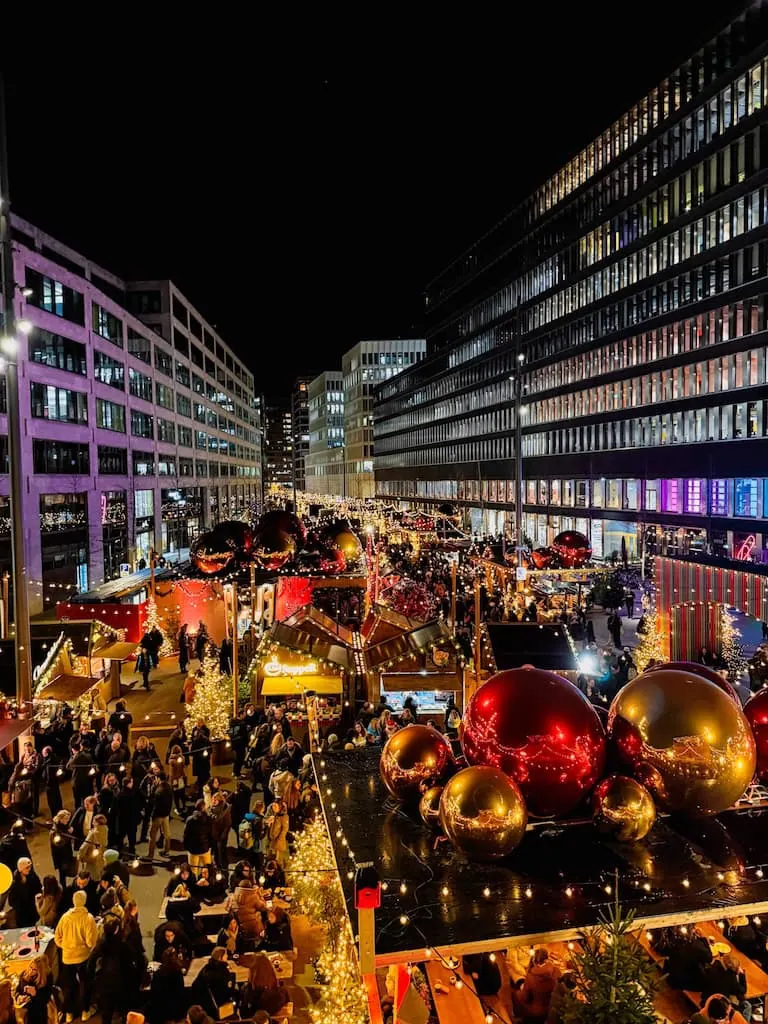 Zürcher Weihnachtsallee at Europaallee; Zurich, Switzerland